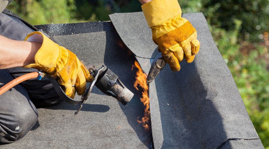 Professional gutter cleaning in Keno, OR